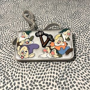 Disney Parks Danielle Nicole Snow White 7 Dwarfs wallet with detachable belt